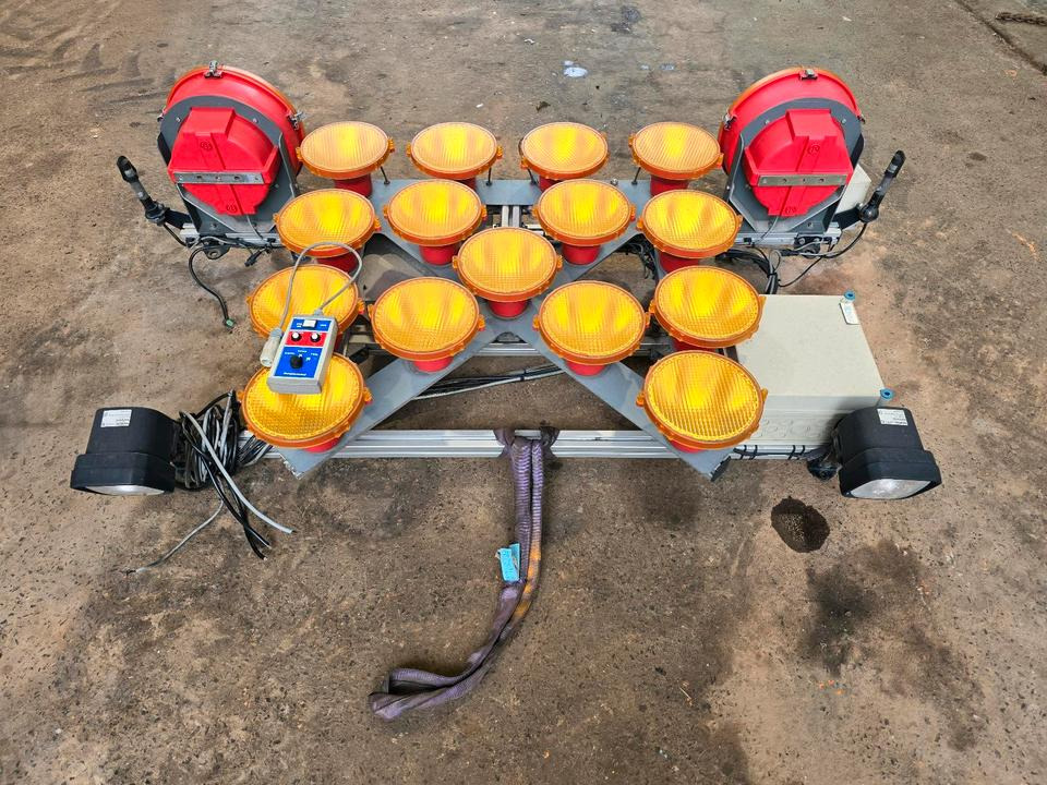 Horizont Blinkpfeinalage für Unimog mit Xenonscheinwerfer Dachträger Nissen Vz616 Funkwarnmeldeanlage passend für UGE UGN U290 U 300 400 500 405 218 219 318 319 423 427 430 527 530 Mercedes-Benz Dach - אורות/ תאורה עבור מכונת בנייה: תמונה 3 Horizont Blinkpfeinalage für Unimog mit Xenonscheinwerfer Dachträger Nissen Vz616 Funkwarnmeldeanlage passend für UGE UGN U290 U 300 400 500 405 218 219 318 319 423 427 430 527 530 Mercedes-Benz Dach - אורות/ תאורה עבור מכונת בנייה: תמונה 3