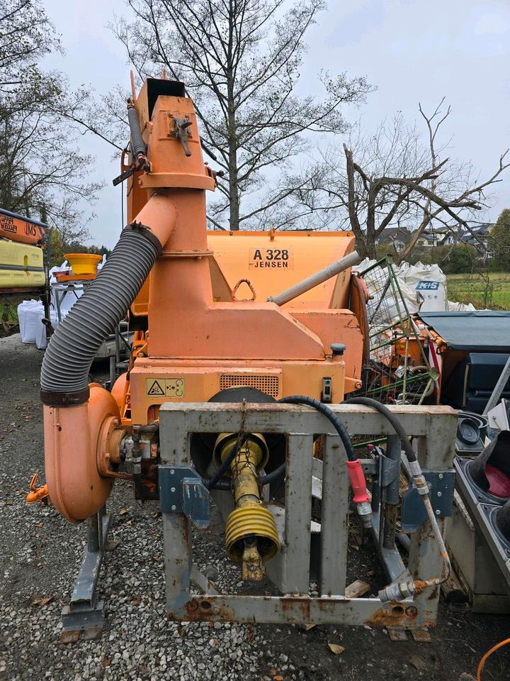 Jensen A328 Holhäcksler Holzhacker Holzschreder passend für Unimog 405 U 300 400 500 527 530 523 - מגרסת עץ: תמונה 3 Jensen A328 Holhäcksler Holzhacker Holzschreder passend für Unimog 405 U 300 400 500 527 530 523 - מגרסת עץ: תמונה 3