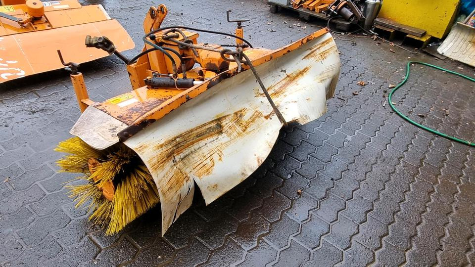 Kehrmaschine für Iseki Kleintraktor Traktor Kehrbesen Kubota Multicar Tremo - מטאטא: תמונה 3 Kehrmaschine für Iseki Kleintraktor Traktor Kehrbesen Kubota Multicar Tremo - מטאטא: תמונה 3