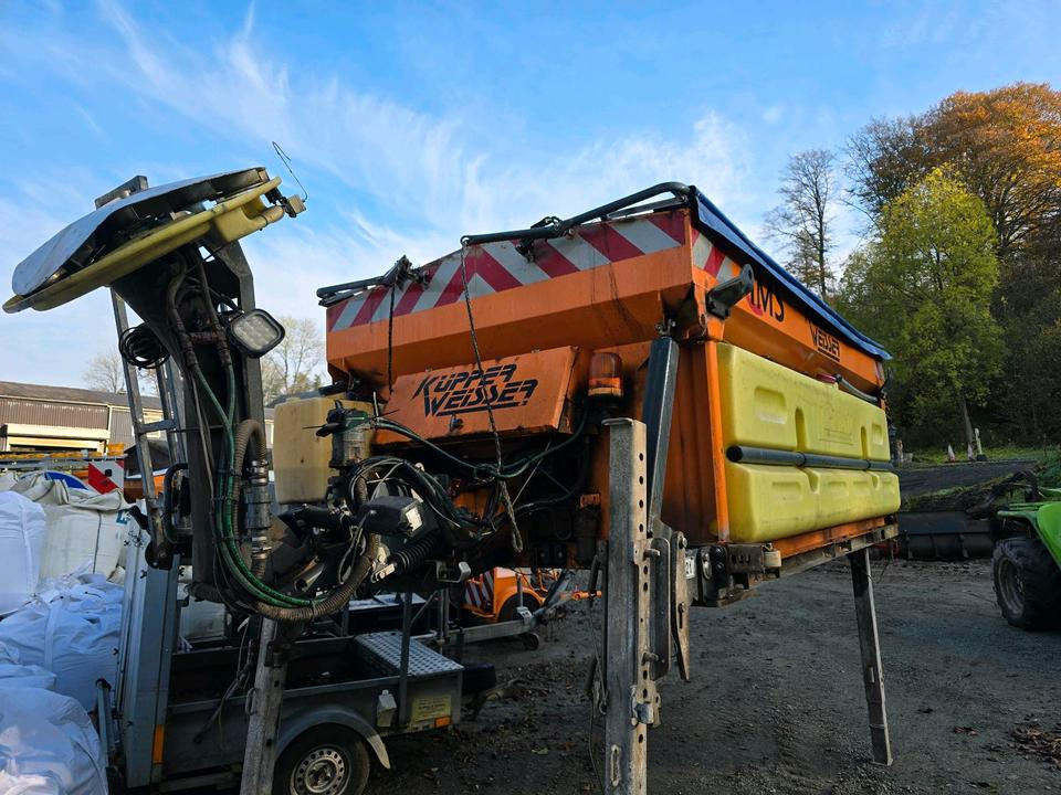 Küpper-Weisser IMSSM Salzstreuer mit Aufbaumotor 5m3 - מפזר חול/ מלח: תמונה 3 Küpper-Weisser IMSSM Salzstreuer mit Aufbaumotor 5m3 - מפזר חול/ מלח: תמונה 3