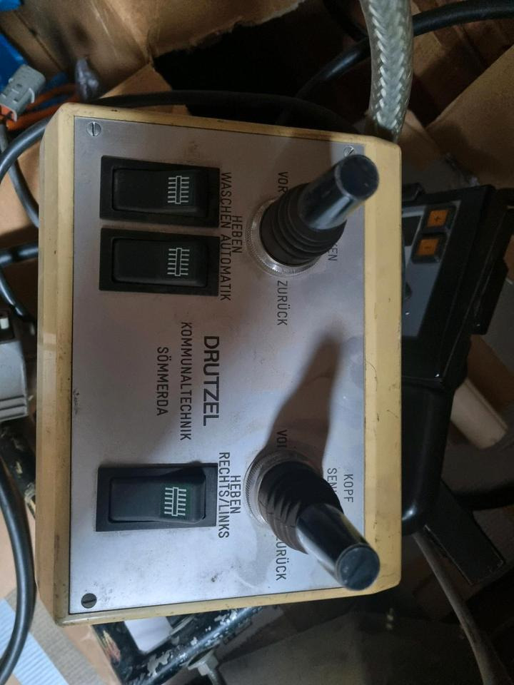 Leitpfostenwaschgerät Bedienung Drutzel Steuerung Bordcomputer un - ECU עבור כלי רכב עירוני/ מיוחד: תמונה 1 Leitpfostenwaschgerät Bedienung Drutzel Steuerung Bordcomputer un - ECU עבור כלי רכב עירוני/ מיוחד: תמונה 1