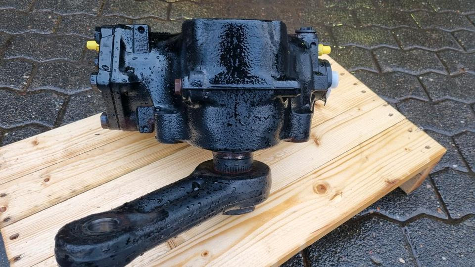 Lenkgetriebe Unimog 405 U423 Servolenkung 430 427 429 527 530 Mercedes Benz - ציוד היגוי עבור כלי רכב עירוני/ מיוחד: תמונה 5 Lenkgetriebe Unimog 405 U423 Servolenkung 430 427 429 527 530 Mercedes Benz - ציוד היגוי עבור כלי רכב עירוני/ מיוחד: תמונה 5