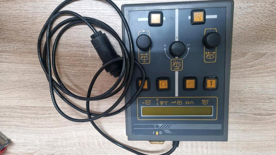 Neue NU410K Schmidt Aebi Salzstreuer Steuerung für Stratos Mitos Niros Salzsilo - מערכת חשמל עבור כלי רכב עירוני/ מיוחד: תמונה 1 Neue NU410K Schmidt Aebi Salzstreuer Steuerung für Stratos Mitos Niros Salzsilo - מערכת חשמל עבור כלי רכב עירוני/ מיוחד: תמונה 1