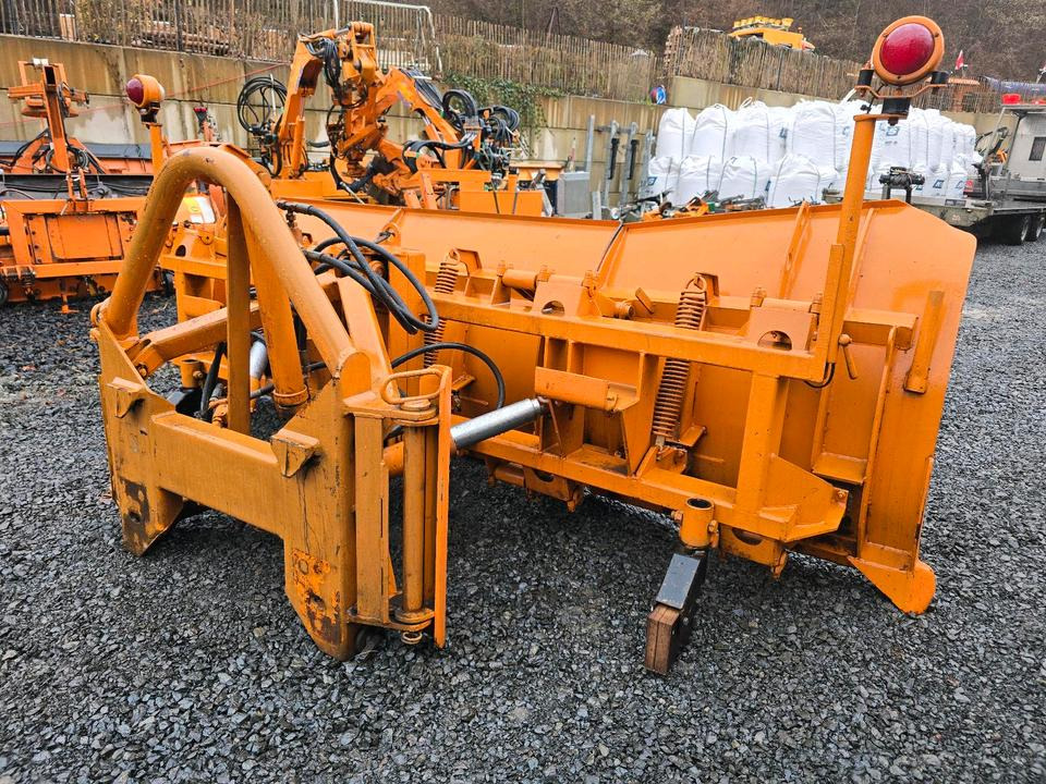 Schmidt MF 2.4 3m. Schneeschieber Schneeschild Winterdienst Räumschild Schneepflug passend für Traktor Unimog 405 UGE UGN Fronthydraulik - מחרשת שלג: תמונה 2 Schmidt MF 2.4 3m. Schneeschieber Schneeschild Winterdienst Räumschild Schneepflug passend für Traktor Unimog 405 UGE UGN Fronthydraulik - מחרשת שלג: תמונה 2