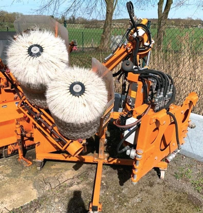 Schmidt RPS-H Leitpfostenwaschgerät für Unimog 405/10 405/12 U400 300 400 500 UGN UGE Mulag Mercedes-Benz 318 218 423 427 429 430 - מטאטא: תמונה 3 Schmidt RPS-H Leitpfostenwaschgerät für Unimog 405/10 405/12 U400 300 400 500 UGN UGE Mulag Mercedes-Benz 318 218 423 427 429 430 - מטאטא: תמונה 3