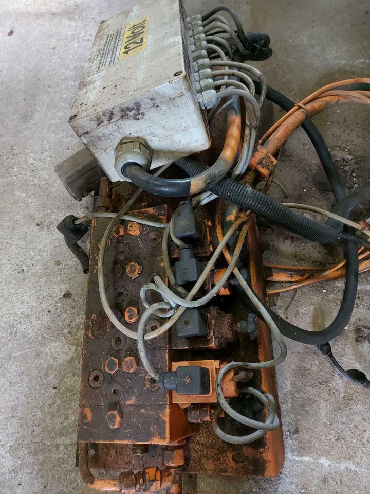 Schmidt Salzstreuer SST DST Hydr. Steuerblock Platine Steuerung - חלקי הידרוליקה עבור כלי רכב עירוני/ מיוחד: תמונה 2 Schmidt Salzstreuer SST DST Hydr. Steuerblock Platine Steuerung - חלקי הידרוליקה עבור כלי רכב עירוני/ מיוחד: תמונה 2