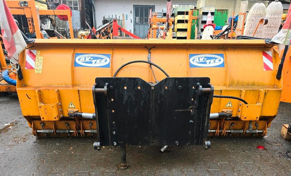 Schneepflug für Schaeff U. Yanmar Radlader Schneeschild Schneeschieber Schmidt Winterdienst - מחרשת שלג: תמונה 3 Schneepflug für Schaeff U. Yanmar Radlader Schneeschild Schneeschieber Schmidt Winterdienst - מחרשת שלג: תמונה 3