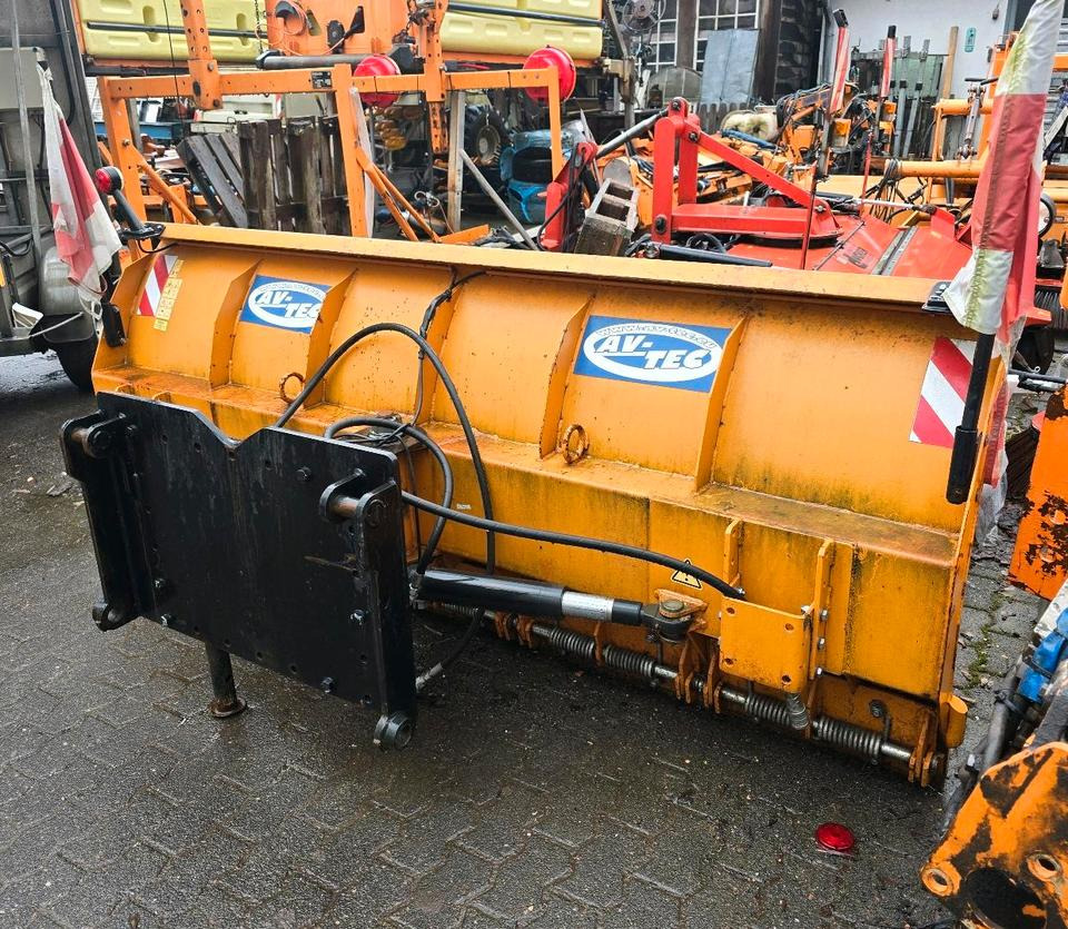 Schneepflug für Schaeff U. Yanmar Radlader Schneeschild Schneeschieber Schmidt Winterdienst - מחרשת שלג: תמונה 2 Schneepflug für Schaeff U. Yanmar Radlader Schneeschild Schneeschieber Schmidt Winterdienst - מחרשת שלג: תמונה 2