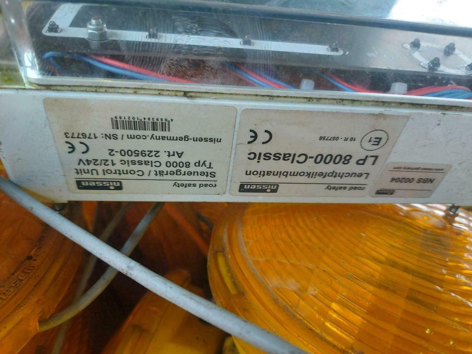 Steuergerät LP 8000 Classic Nissen LED Absperrtafel Vorwarntafel - מערכת חשמל עבור קרון נגרר: תמונה 3 Steuergerät LP 8000 Classic Nissen LED Absperrtafel Vorwarntafel - מערכת חשמל עבור קרון נגרר: תמונה 3