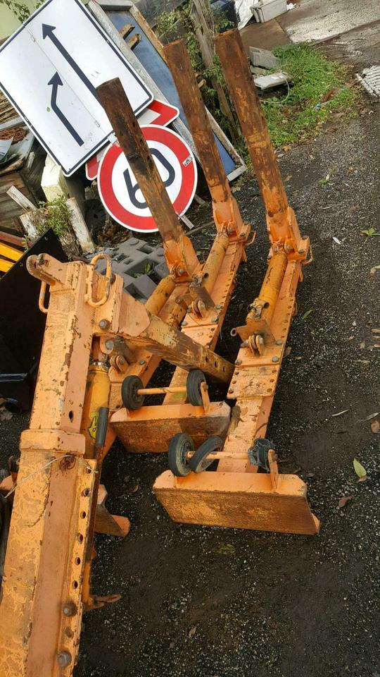 Stützen für Salzstreuer Schmidt Küpper Weisser Epoke Unimog Fendt - מסגרת/ שלדה עבור מפזר חול/ מלח: תמונה 1 Stützen für Salzstreuer Schmidt Küpper Weisser Epoke Unimog Fendt - מסגרת/ שלדה עבור מפזר חול/ מלח: תמונה 1