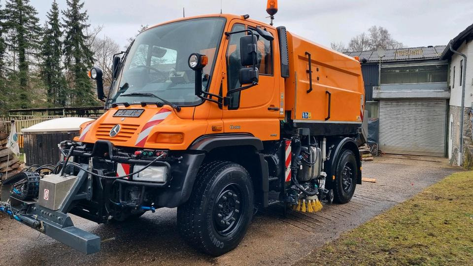 Unimog 9400km U400 405 Kehrmaschine SK 370 Schmidt Mercedes Benz Variopilot Kehraufbau Hydrostat 2011 Bluetec 5 - מטאטא כבישים: תמונה 1 Unimog 9400km U400 405 Kehrmaschine SK 370 Schmidt Mercedes Benz Variopilot Kehraufbau Hydrostat 2011 Bluetec 5 - מטאטא כבישים: תמונה 1