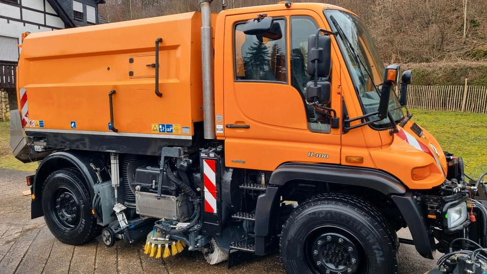 Unimog 9400km U400 405 Kehrmaschine SK 370 Schmidt Mercedes Benz Variopilot Kehraufbau Hydrostat 2011 Bluetec 5 - מטאטא כבישים: תמונה 5 Unimog 9400km U400 405 Kehrmaschine SK 370 Schmidt Mercedes Benz Variopilot Kehraufbau Hydrostat 2011 Bluetec 5 - מטאטא כבישים: תמונה 5