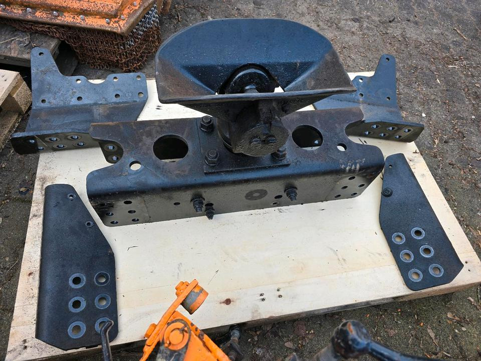 Unimog Anhängerkupplung mit Q36 Querträger für U 430 427 423 530 527 318 400 500 Mercedes-Benz Kupplung - חלקי חילוף עבור קרון נגרר: תמונה 1 Unimog Anhängerkupplung mit Q36 Querträger für U 430 427 423 530 527 318 400 500 Mercedes-Benz Kupplung - חלקי חילוף עבור קרון נגרר: תמונה 1