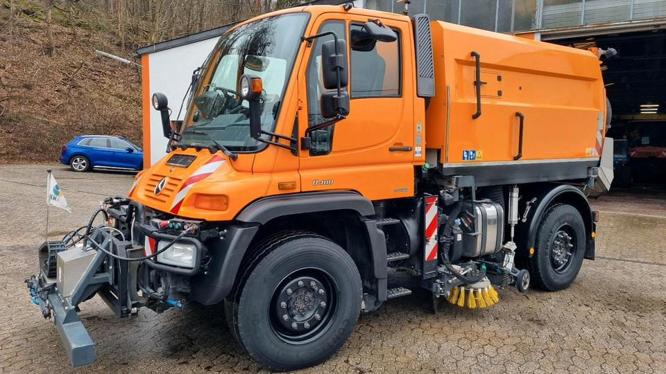 Unimog Kehrmaschine U400 405 Mercedes-Benz Hydrostat Wechsellenkung Variopilot - מטאטא כבישים: תמונה 2 Unimog Kehrmaschine U400 405 Mercedes-Benz Hydrostat Wechsellenkung Variopilot - מטאטא כבישים: תמונה 2