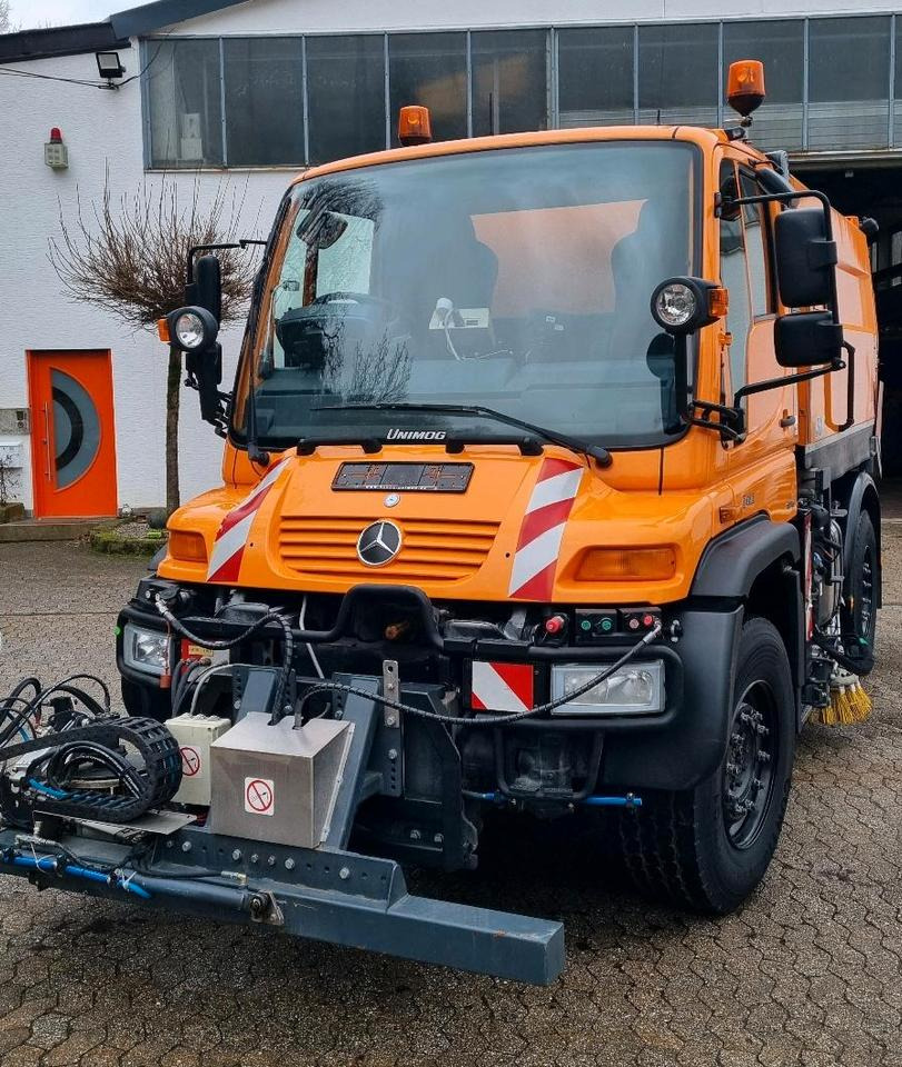 Unimog Kehrmaschine U400 405 Mercedes-Benz Hydrostat Wechsellenkung Variopilot - מטאטא כבישים: תמונה 3 Unimog Kehrmaschine U400 405 Mercedes-Benz Hydrostat Wechsellenkung Variopilot - מטאטא כבישים: תמונה 3