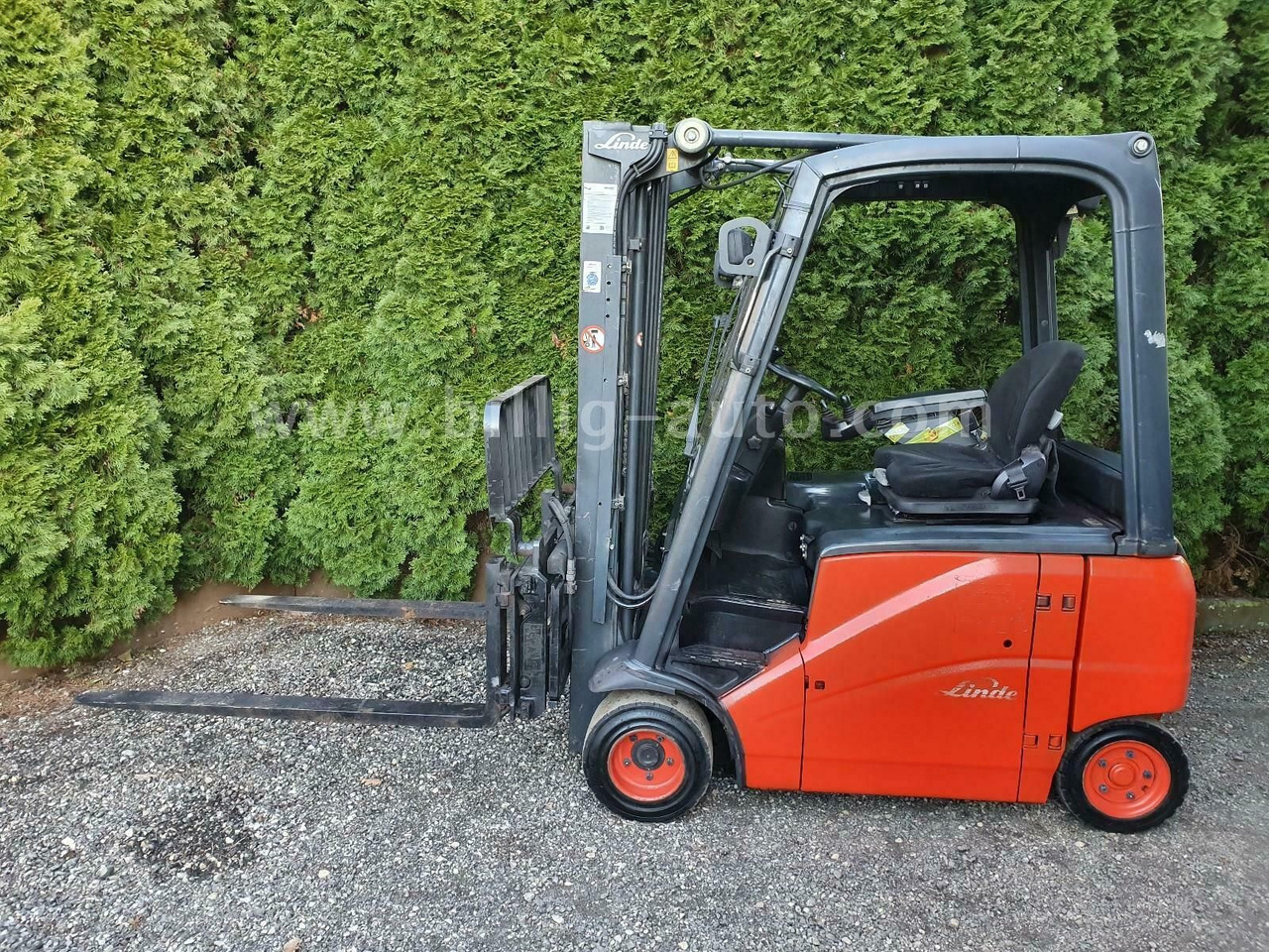 Linde E18 PH 4-Rad Seitenschieber*Zinkenverstellung* - מלגזה חשמלית: תמונה 2 Linde E18 PH 4-Rad Seitenschieber*Zinkenverstellung* - מלגזה חשמלית: תמונה 2