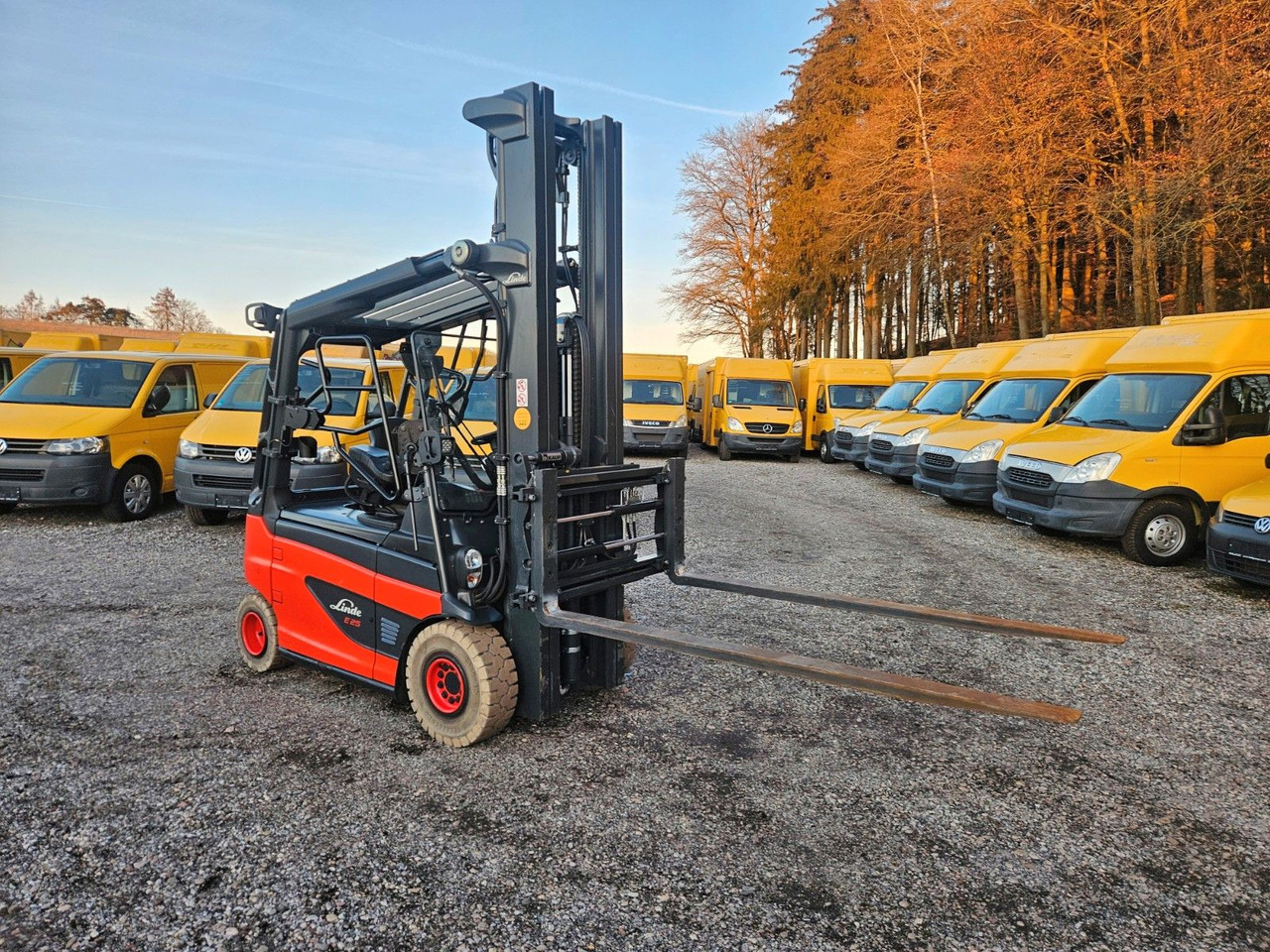 Linde E25 R Roadster , 6.880mm Hubhöhe, StVZO hydr. Zi - מלגזה חשמלית: תמונה 1 Linde E25 R Roadster , 6.880mm Hubhöhe, StVZO hydr. Zi - מלגזה חשמלית: תמונה 1