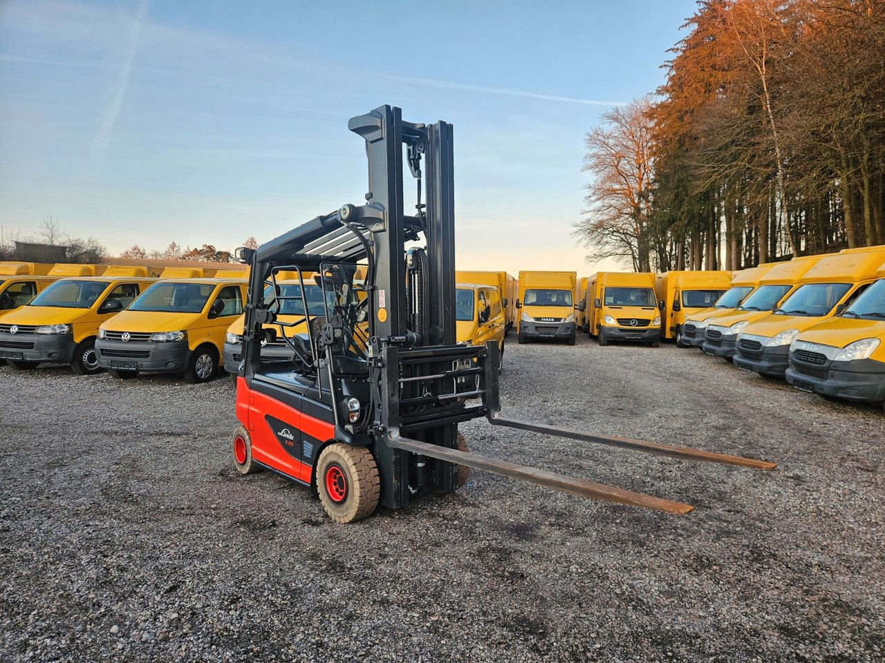 Linde E25 R Roadster , 6.880mm Hubhöhe, StVZO hydr. Zi - מלגזה חשמלית: תמונה 4 Linde E25 R Roadster , 6.880mm Hubhöhe, StVZO hydr. Zi - מלגזה חשמלית: תמונה 4