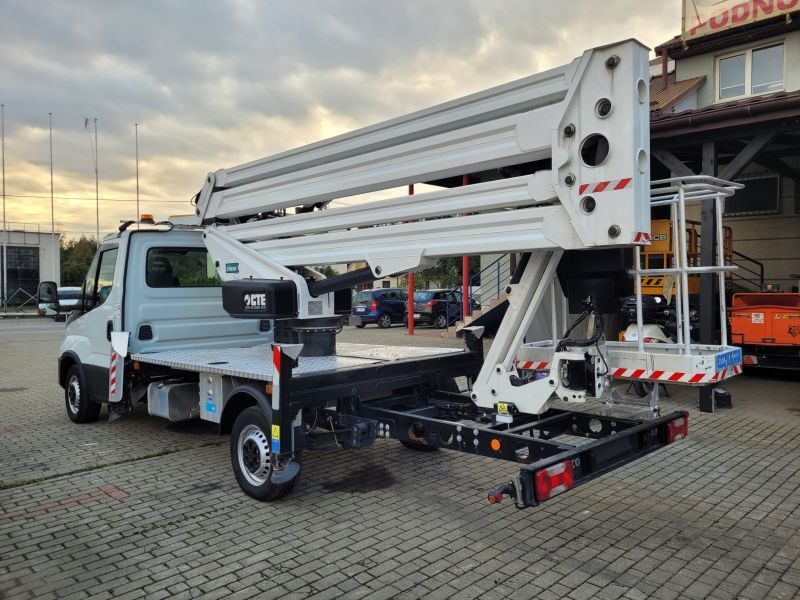 Iveco Daily 35S12 podnośnik koszowy 23 m CTE ZED 23.3 JH - פלטפורמה אווירית מותקנת על משאית: תמונה 4 Iveco Daily 35S12 podnośnik koszowy 23 m CTE ZED 23.3 JH - פלטפורמה אווירית מותקנת על משאית: תמונה 4