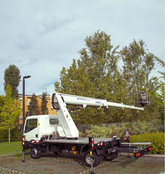 Oil&Steel Scorpion 2313 zamontowany na Nissan Cabstar - פלטפורמה אווירית מותקנת על משאית: תמונה 1 Oil&Steel Scorpion 2313 zamontowany na Nissan Cabstar - פלטפורמה אווירית מותקנת על משאית: תמונה 1