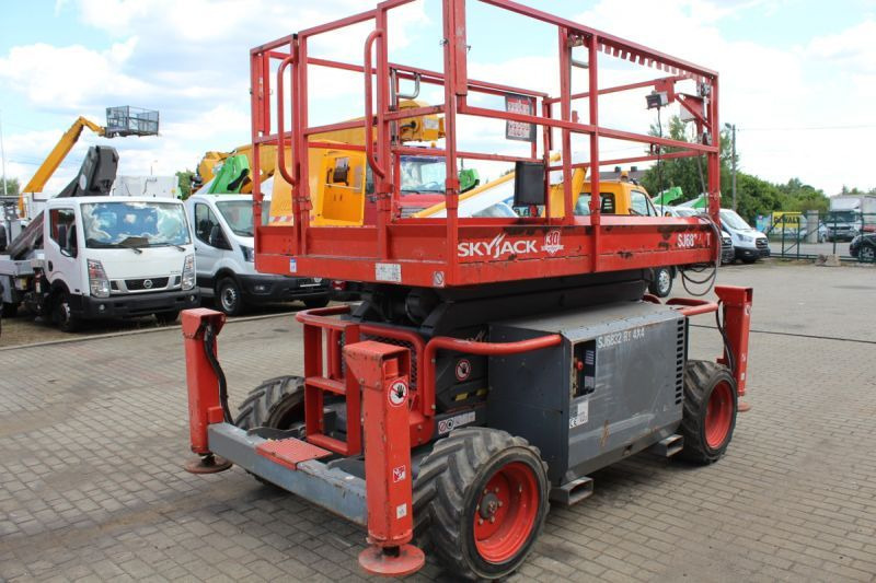 Skyjack podnośnik nożycowy 4x4 spalinowy 12 m Skyjack SJ6832RT - מעלית מספריים: תמונה 4 Skyjack podnośnik nożycowy 4x4 spalinowy 12 m Skyjack SJ6832RT - מעלית מספריים: תמונה 4