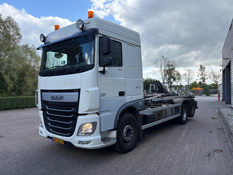 DAF XF 440 6x2 / VDL 21 TON / AFNET SYSTEEM / DUBBELLUCHT SLEPER / APK - TUV JUNI 2026 / - משאית הרמת וו: תמונה 2 DAF XF 440 6x2 / VDL 21 TON / AFNET SYSTEEM / DUBBELLUCHT SLEPER / APK - TUV JUNI 2026 / - משאית הרמת וו: תמונה 2