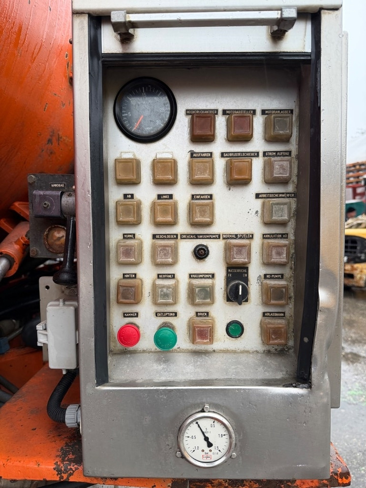 MAN 32.402 VF 8x4 - משאית ואקום: תמונה 4 MAN 32.402 VF 8x4 - משאית ואקום: תמונה 4