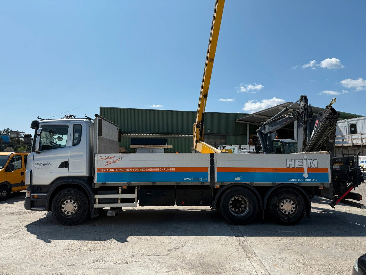 Scania G440 Brücke mit Ladekran - משאית צד נופל/ שטוחה, משאית מנוף: תמונה 1 Scania G440 Brücke mit Ladekran - משאית צד נופל/ שטוחה, משאית מנוף: תמונה 1