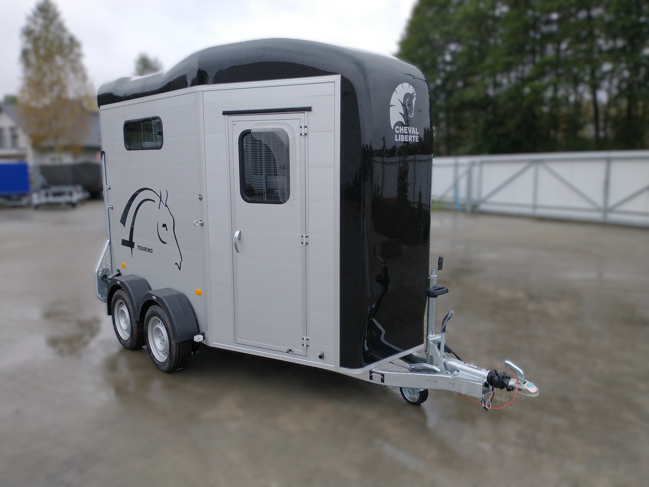 Cheval Liberté Touring Country + Siodlarnia, Debon - קרון נגרר לסוסים: תמונה 1 Cheval Liberté Touring Country + Siodlarnia, Debon - קרון נגרר לסוסים: תמונה 1