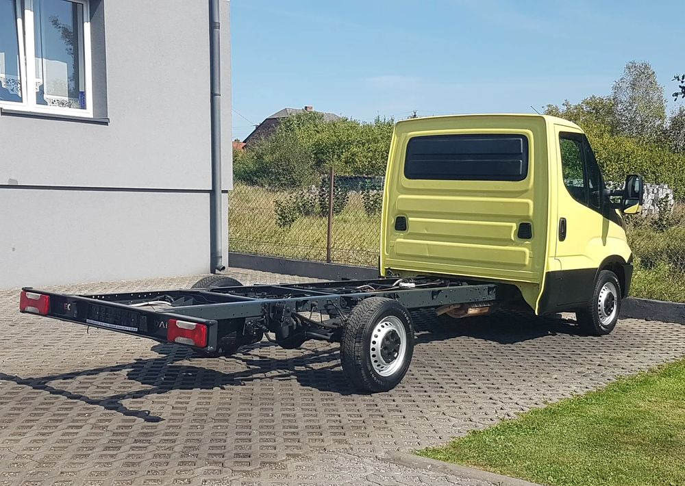 Iveco Daily PODWOZIE RAMA DO ZABUDOWY WIDELEC KLIMA 35S13 DMC 3500 KG KRAJOWY - משאית עם שלדת תא: תמונה 4 Iveco Daily PODWOZIE RAMA DO ZABUDOWY WIDELEC KLIMA 35S13 DMC 3500 KG KRAJOWY - משאית עם שלדת תא: תמונה 4