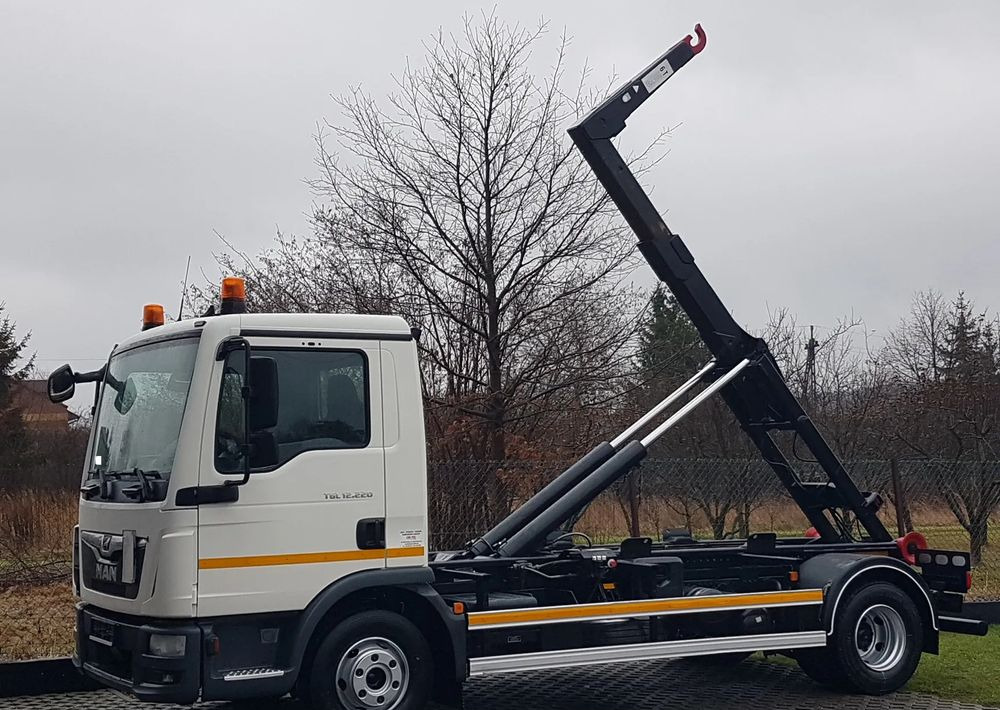 MAN TGL 12.220 HAKOWIEC 4X2 KLIMA DO KONTENERÓW MANUAL 12T - מכונות אחרות: תמונה 2 MAN TGL 12.220 HAKOWIEC 4X2 KLIMA DO KONTENERÓW MANUAL 12T - מכונות אחרות: תמונה 2