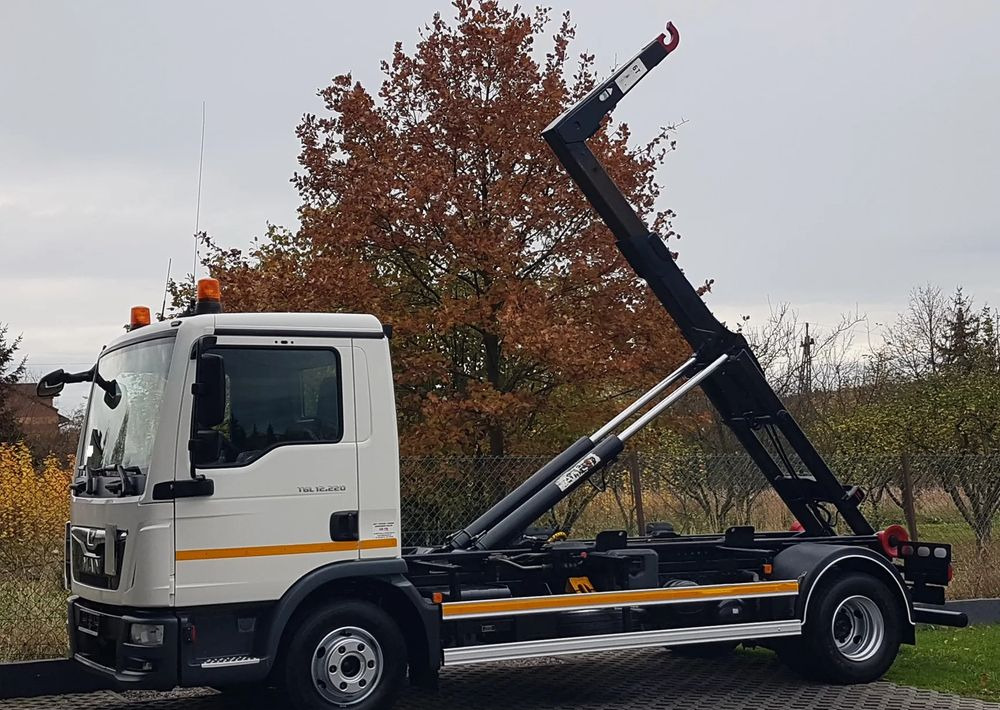 MAN TGL 12.220 HAKOWIEC 4x2 KLIMA HAKOWIEC DO KONTENERÓW - משאית הרמת וו: תמונה 2 MAN TGL 12.220 HAKOWIEC 4x2 KLIMA HAKOWIEC DO KONTENERÓW - משאית הרמת וו: תמונה 2