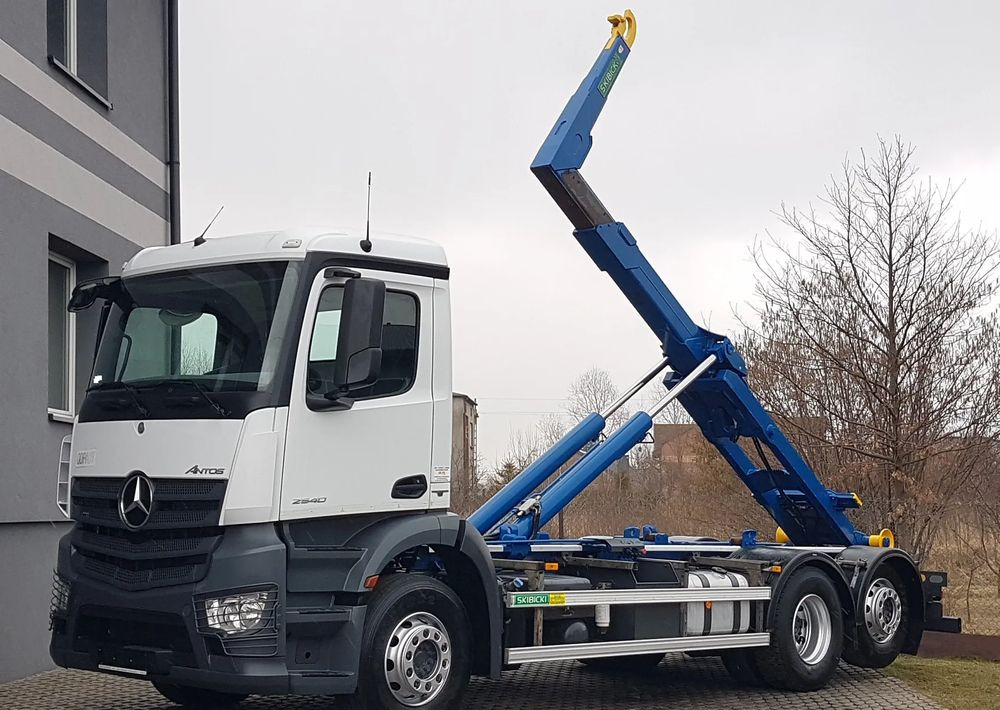 Mercedes-Benz ANTOS ACTROS HAKOWIEC 3 OSIE 6x2 KLIMA HAKOWIEC DO KONTENERÓW - משאית הרמת וו: תמונה 2 Mercedes-Benz ANTOS ACTROS HAKOWIEC 3 OSIE 6x2 KLIMA HAKOWIEC DO KONTENERÓW - משאית הרמת וו: תמונה 2
