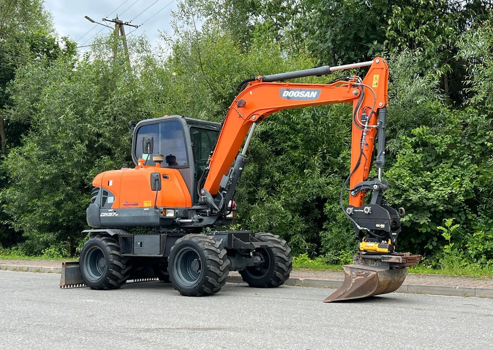 Doosan DOOSAN DX57W *ROTOTILT* 2200 Motogodzin JAK NOWA KOPARKA KOŁOWA STAN PERFEKCYJNY SPROWADZONA - מחפר גלגלים: תמונה 2 Doosan DOOSAN DX57W *ROTOTILT* 2200 Motogodzin JAK NOWA KOPARKA KOŁOWA STAN PERFEKCYJNY SPROWADZONA - מחפר גלגלים: תמונה 2