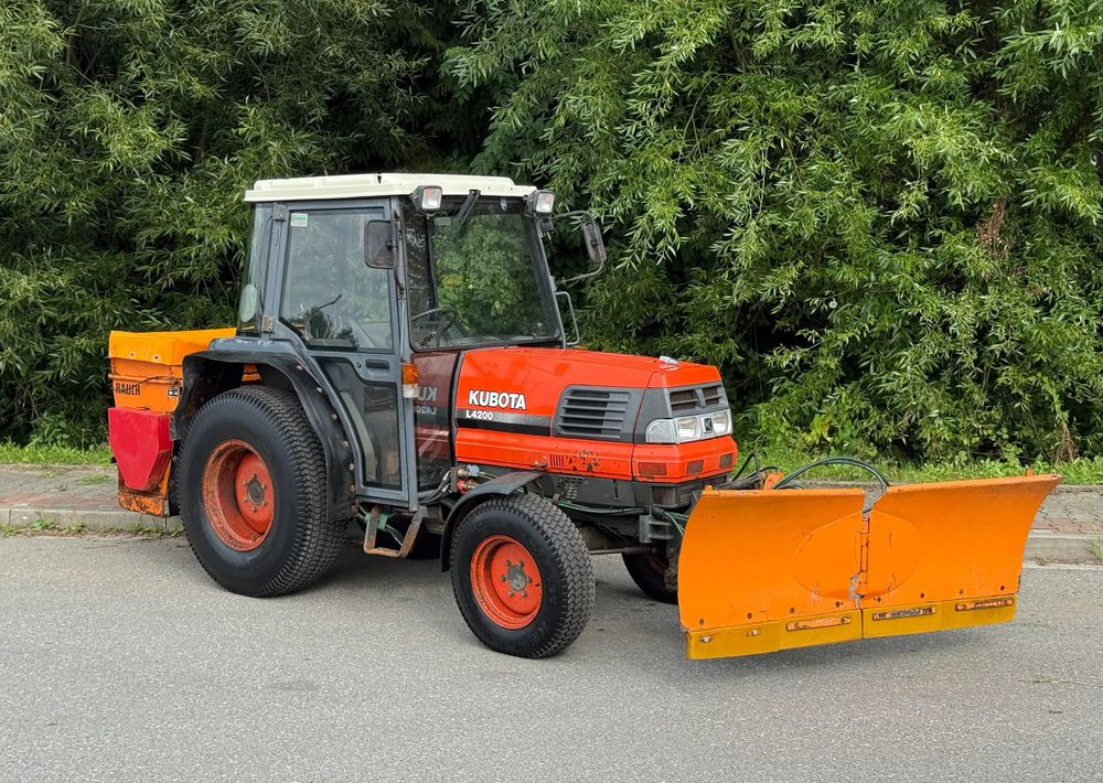 Kubota * Traktor KUBOTA L4200 * 4x4 * Pług Piaskarka * Wałek Przód Tył * Sprowadzony* Zimowe Utrzymanie - טרקטור חקלאי: תמונה 1 Kubota * Traktor KUBOTA L4200 * 4x4 * Pług Piaskarka * Wałek Przód Tył * Sprowadzony* Zimowe Utrzymanie - טרקטור חקלאי: תמונה 1
