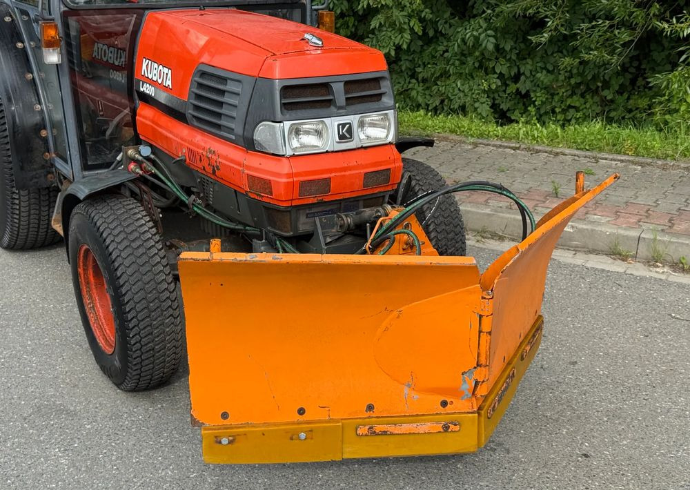 Kubota * Traktor KUBOTA L4200 * 4x4 * Pług Piaskarka * Wałek Przód Tył * Sprowadzony* Zimowe Utrzymanie - טרקטור חקלאי: תמונה 3 Kubota * Traktor KUBOTA L4200 * 4x4 * Pług Piaskarka * Wałek Przód Tył * Sprowadzony* Zimowe Utrzymanie - טרקטור חקלאי: תמונה 3