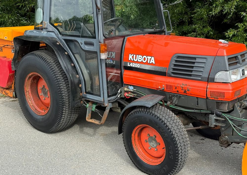 Kubota * Traktor KUBOTA L4200 * 4x4 * Pług Piaskarka * Wałek Przód Tył * Sprowadzony* Zimowe Utrzymanie - טרקטור חקלאי: תמונה 4 Kubota * Traktor KUBOTA L4200 * 4x4 * Pług Piaskarka * Wałek Przód Tył * Sprowadzony* Zimowe Utrzymanie - טרקטור חקלאי: תמונה 4