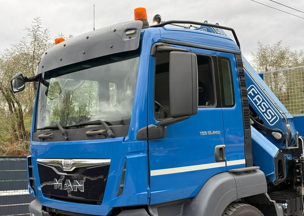 MAN * MAN 18.440 TGS * 4x4 * HDS Fassi F215 * Sprowadzony * 95 000 KM ! * Stan Jak Nowy - משאית צד נופל/ שטוחה, משאית מנוף: תמונה 4 MAN * MAN 18.440 TGS * 4x4 * HDS Fassi F215 * Sprowadzony * 95 000 KM ! * Stan Jak Nowy - משאית צד נופל/ שטוחה, משאית מנוף: תמונה 4