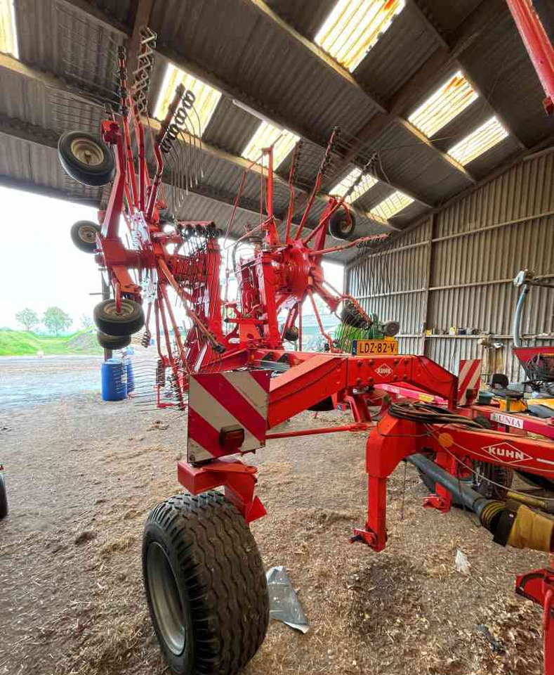 Kuhn GA 8521 zwadhark zwiller rugger rake weidebouwmachines - גורף/ מגרפה: תמונה 4 Kuhn GA 8521 zwadhark zwiller rugger rake weidebouwmachines - גורף/ מגרפה: תמונה 4