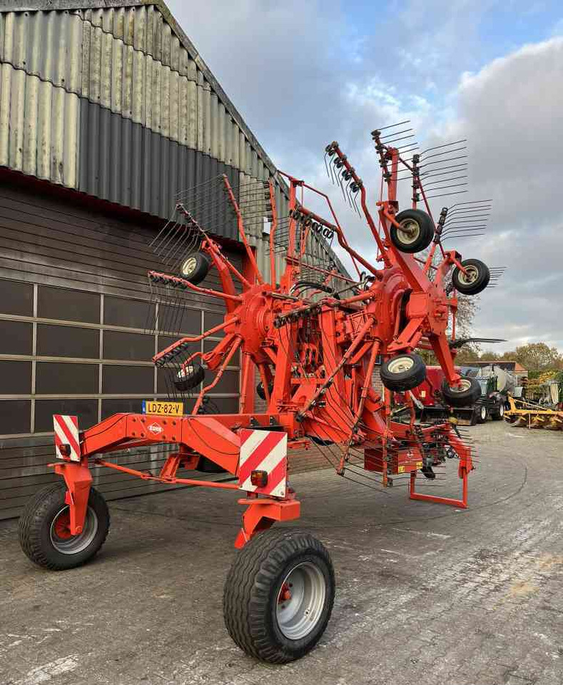 Kuhn GA 8521 zwadhark zwiller rugger rake weidebouwmachines - גורף/ מגרפה: תמונה 4 Kuhn GA 8521 zwadhark zwiller rugger rake weidebouwmachines - גורף/ מגרפה: תמונה 4