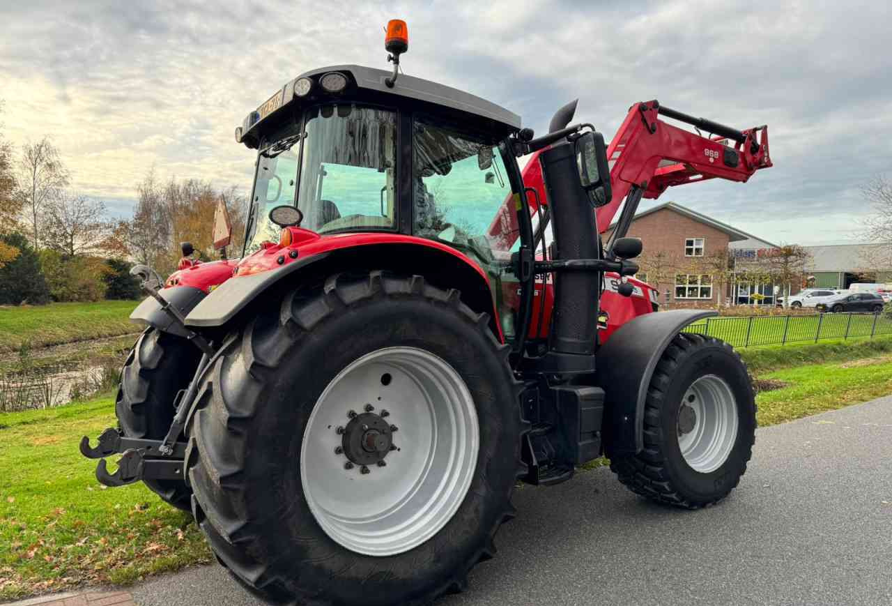Massey Ferguson 7715S Dyna-6 Efficient Tractoren - טרקטור חקלאי: תמונה 3 Massey Ferguson 7715S Dyna-6 Efficient Tractoren - טרקטור חקלאי: תמונה 3