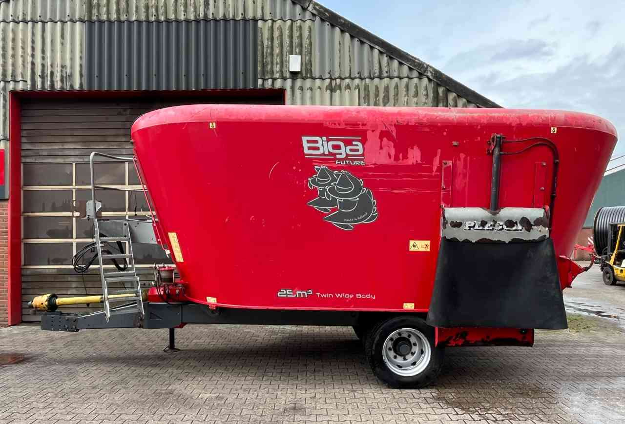 Peecon VME 250 Voermengwagen voermachines - עגלת מערבל מספוא: תמונה 1 Peecon VME 250 Voermengwagen voermachines - עגלת מערבל מספוא: תמונה 1