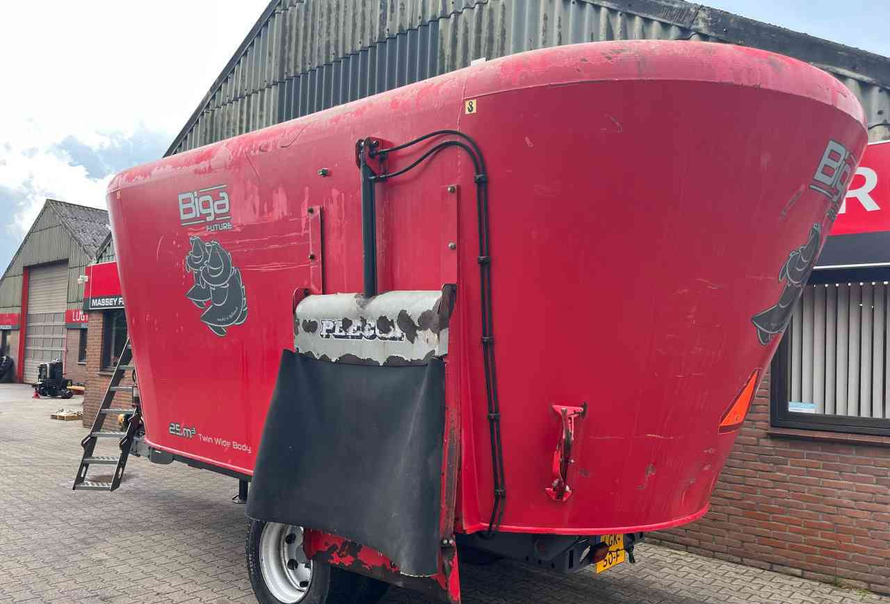 Peecon VME 250 Voermengwagen voermachines - עגלת מערבל מספוא: תמונה 5 Peecon VME 250 Voermengwagen voermachines - עגלת מערבל מספוא: תמונה 5