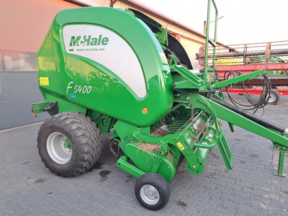 Mchale 5400C - מכונת צרור עגולה: תמונה 1 Mchale 5400C - מכונת צרור עגולה: תמונה 1