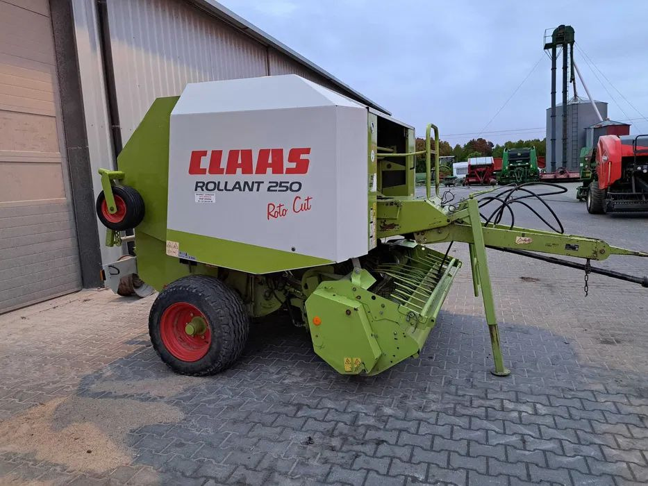 PRASA ROLUJĄCA CLAAS ROLLANT 250 RC 255 - מכונת צרור עגולה: תמונה 5 PRASA ROLUJĄCA CLAAS ROLLANT 250 RC 255 - מכונת צרור עגולה: תמונה 5