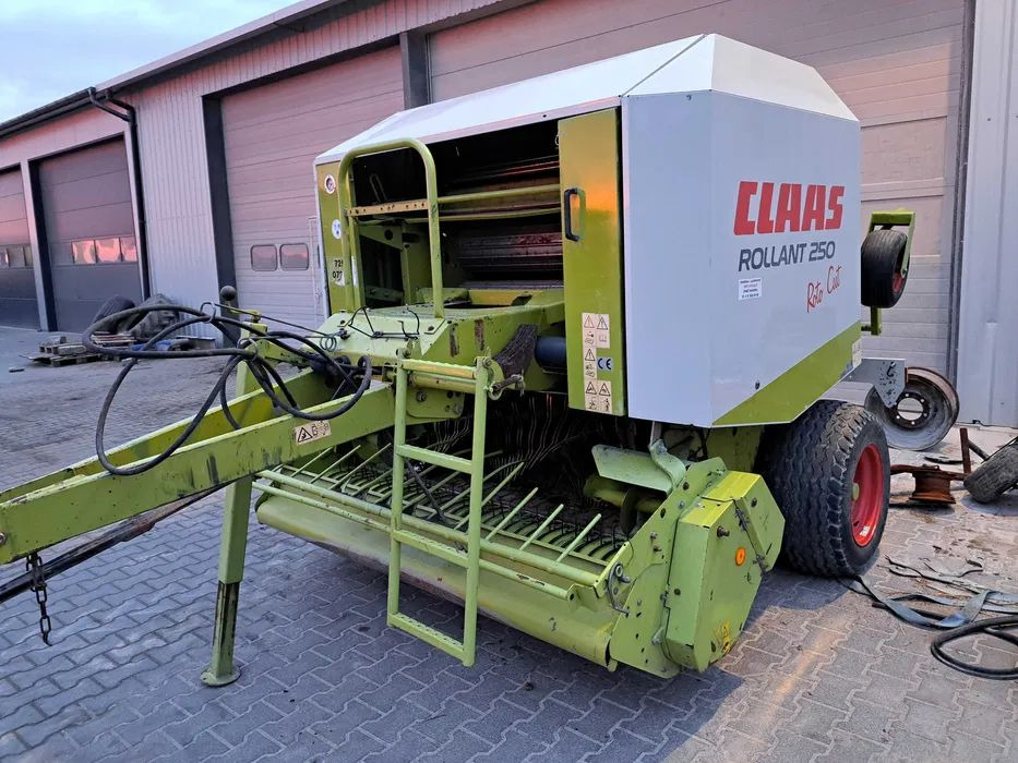 PRASA ROLUJĄCA CLAAS ROLLANT 250 RC 255 - מכונת צרור עגולה: תמונה 4 PRASA ROLUJĄCA CLAAS ROLLANT 250 RC 255 - מכונת צרור עגולה: תמונה 4