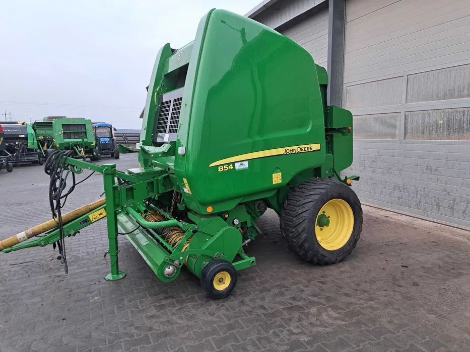 Prasa rolująca John Deere 854 - מכונת צרור עגולה: תמונה 1 Prasa rolująca John Deere 854 - מכונת צרור עגולה: תמונה 1