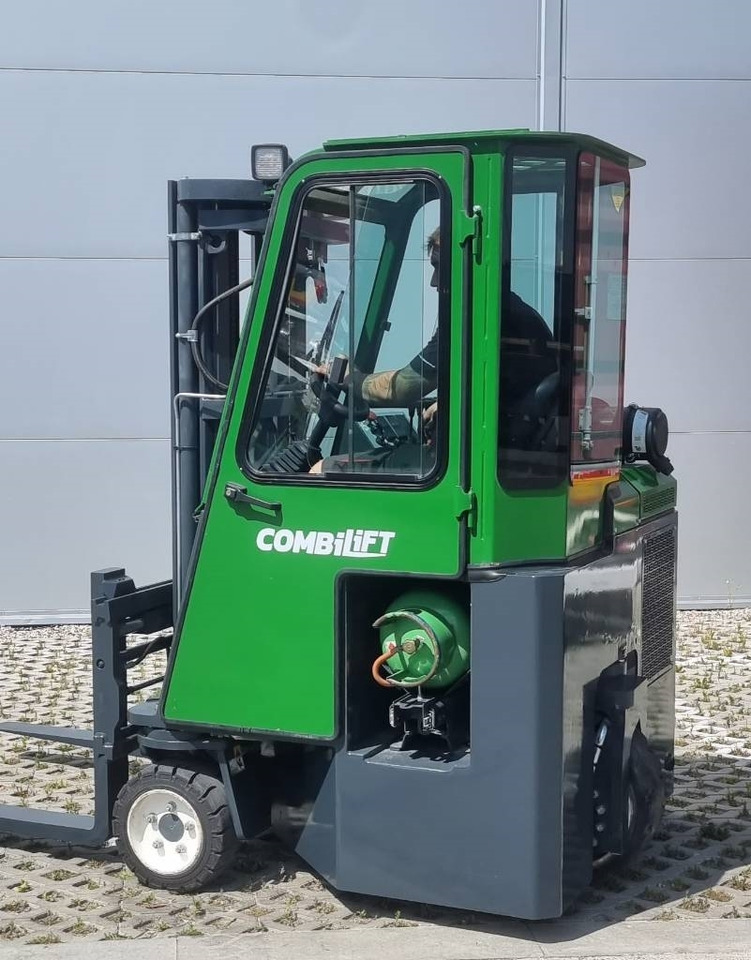 Combilift CB 2500 LPG - משאית הגעה ב-4 דרכים: תמונה 4 Combilift CB 2500 LPG - משאית הגעה ב-4 דרכים: תמונה 4