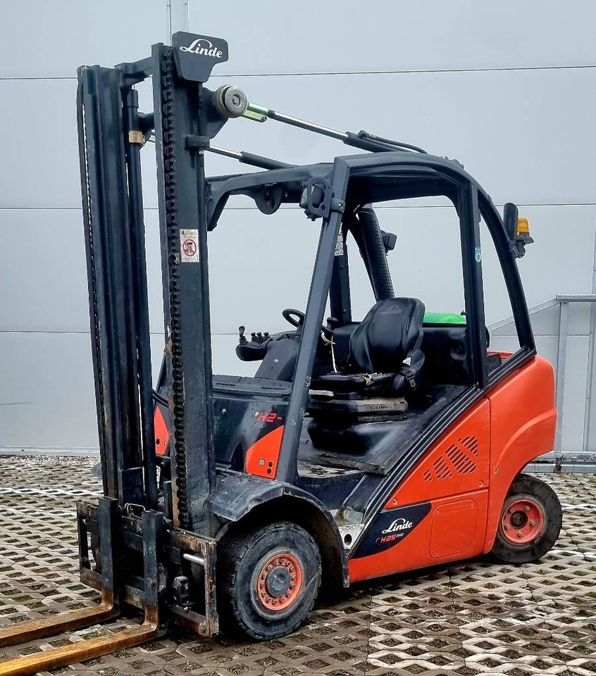 Linde H 25 T - 02 - מלגזת LPG: תמונה 3 Linde H 25 T - 02 - מלגזת LPG: תמונה 3