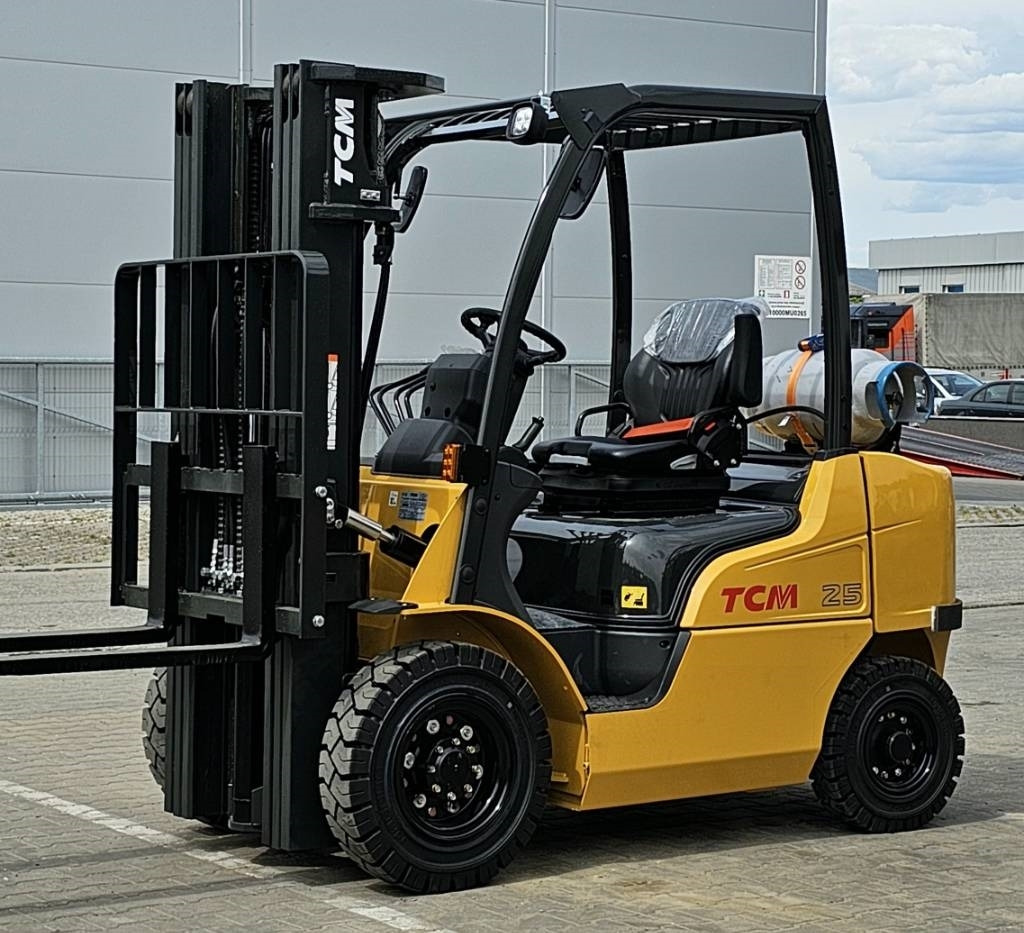 TCM FGE25-E2 UNUSED TRIPLEX 4700mm - מלגזת LPG: תמונה 1 TCM FGE25-E2 UNUSED TRIPLEX 4700mm - מלגזת LPG: תמונה 1